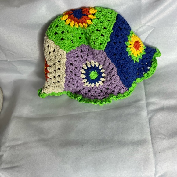Simple Crochet Hat Multi color flower one size - Picture 8 of 8